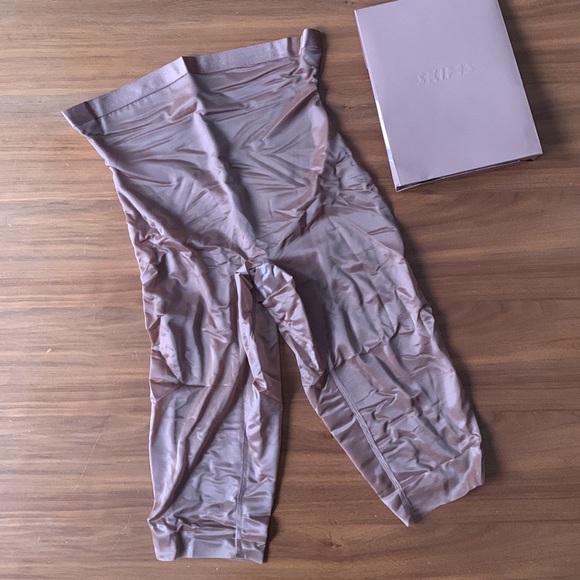 SKIMS Barely There Cropped Shapewear Sienna Size XL - Picture 3 of 4